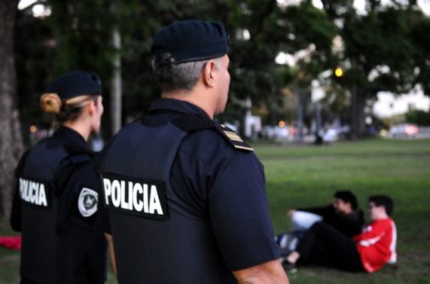 Llegaron 253 chalecos antibalas y tres móviles más para uso de las fuerzas policiales que patrullan el municipio de Escobar