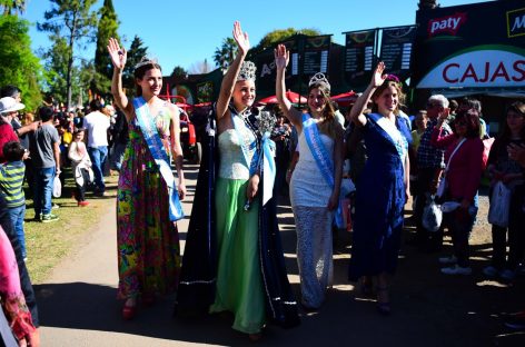 Fin de semana en la Fiesta Nacional de la Flor: desfile de carrozas, show de Karina La Princesita y elección de la Reina