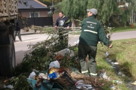 Residuos, ramas y escombros en la vía pública: las UGC estarán facultadas para labrar infracciones