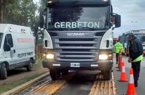 Operativos de seguridad vial: 35 camiones infraccionados y 6 secuestrados en procedimientos realizados en las rutas Nº 25 y Nº 26