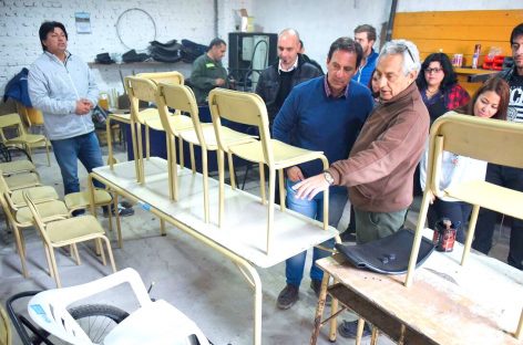 En Matheu, el intendente Ariel Sujarchuk supervisó las actividades que se realizan en el taller municipal de oficios