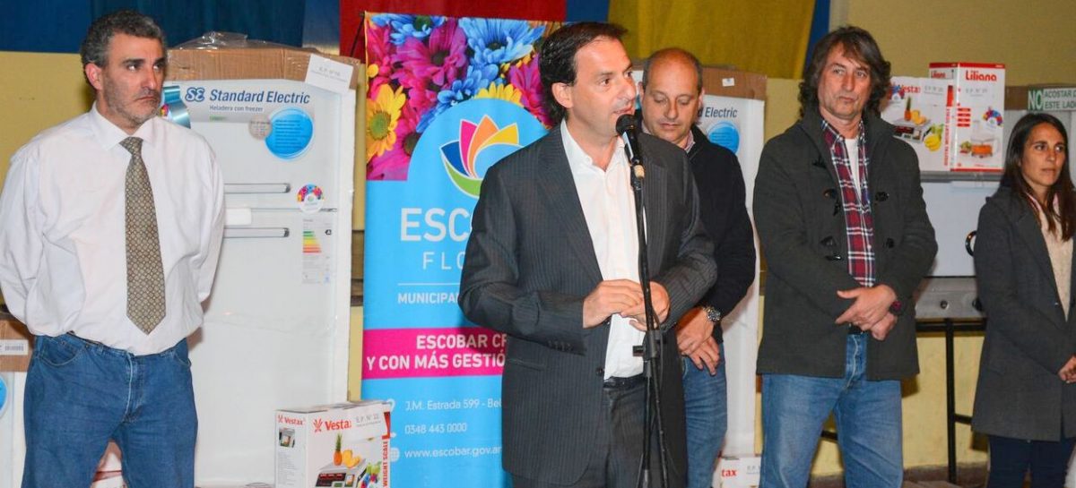 36 escuelas públicas de Escobar recibieron equipamiento para los comedores