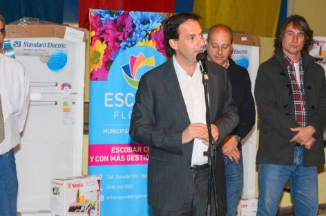 36 escuelas públicas de Escobar recibieron equipamiento para los comedores