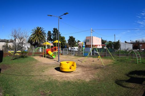 El intendente recorrió la nueva plaza Belgrano y obras de estabilizado en Loma Verde