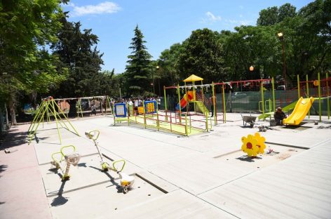 Continúan los trabajos para la puesta en valor de la plaza principal de Matheu