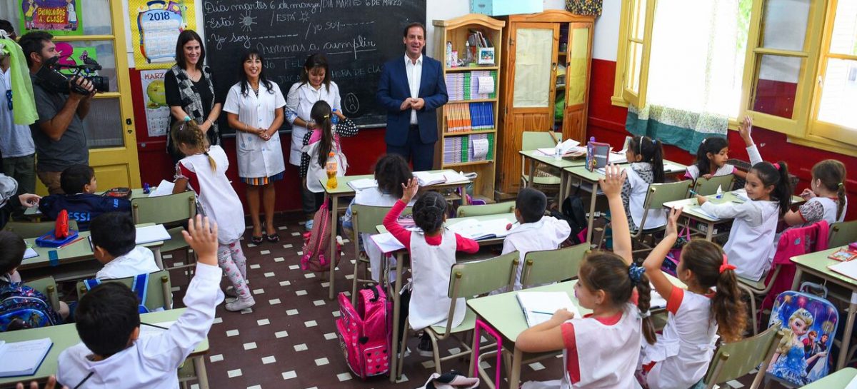 Ariel Sujarchuk dio inicio al ciclo lectivo 2018 en escuelas públicas y privadas