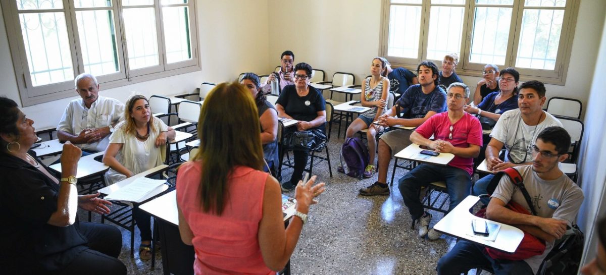 PES: primera reunión para facilitar la formación académica de personas hipoacúsicas
