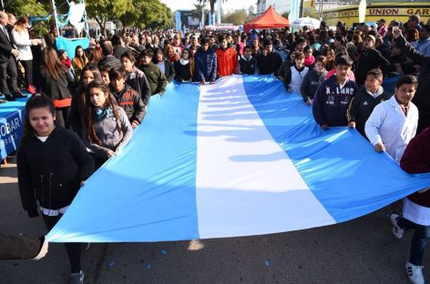 Los festejos por el Día de la Bandera y el aniversario de Garín convocaron a más de 25.000 personas