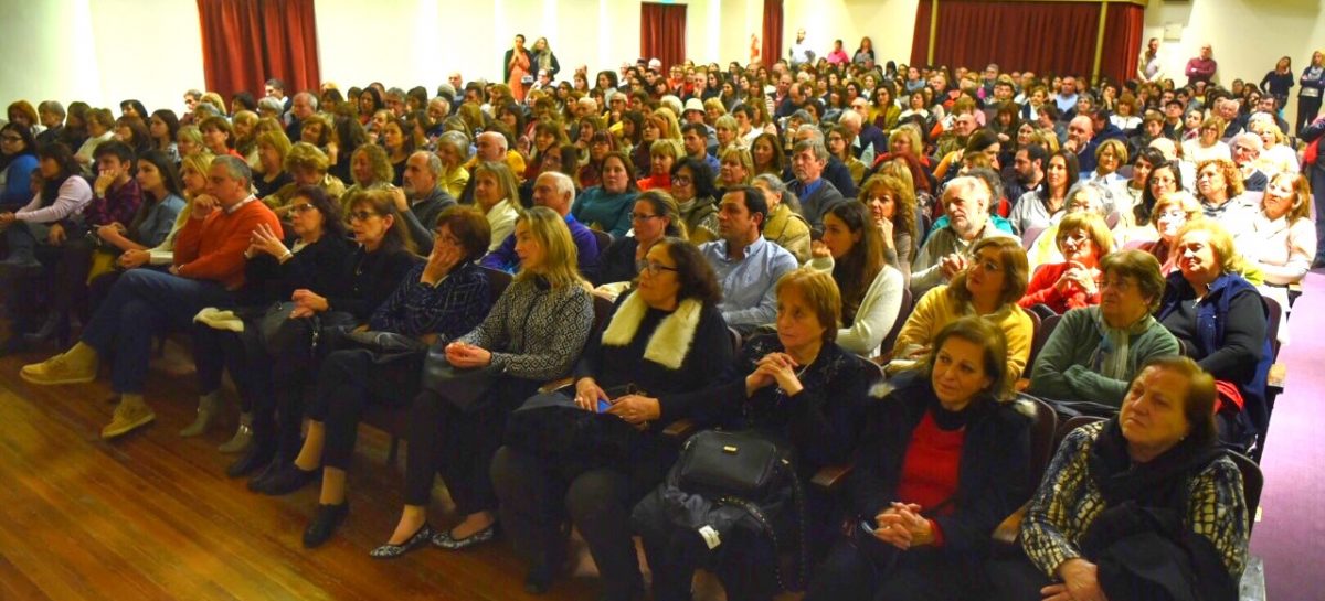 Ariel Sujarchuk anunció que Eleonora Cassano brindará otra función en el Teatro Seminari, pero esta vez a beneficio de APANNE