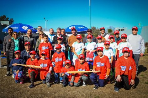 En Matheu, Ariel Sujarchuk participó de la apertura de la escuela municipal de béisbol