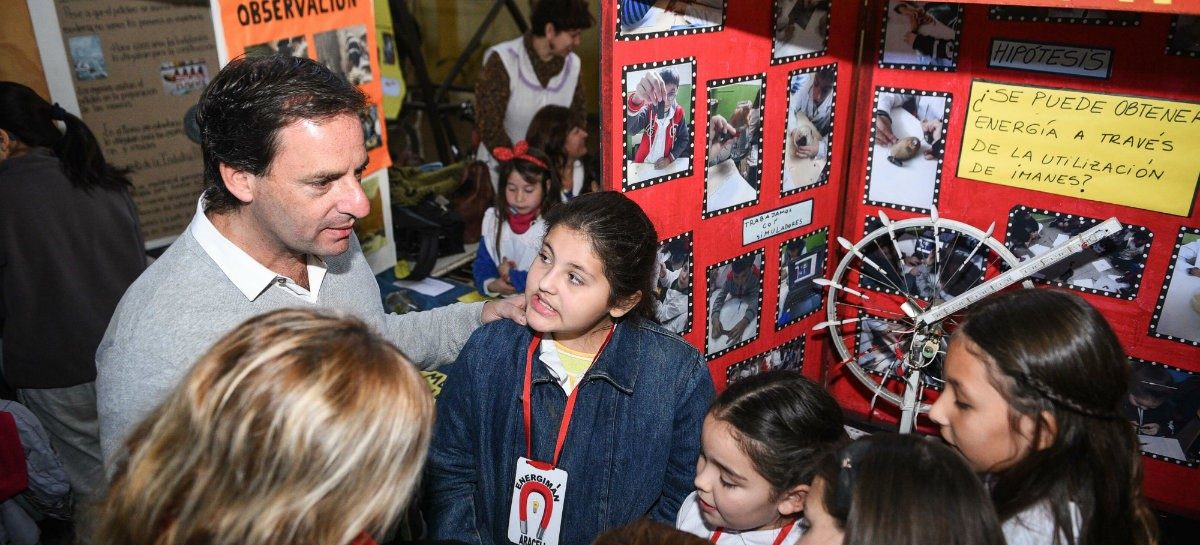 Ariel Sujarchuk recorrió la Feria de Ciencia, Arte y Tecnología en la Escuela Técnica Nº 1 de Belén de Escobar