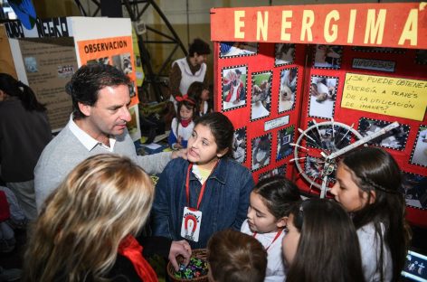 Ariel Sujarchuk recorrió la Feria de Ciencia, Arte y Tecnología en la Escuela Técnica Nº 1 de Belén de Escobar