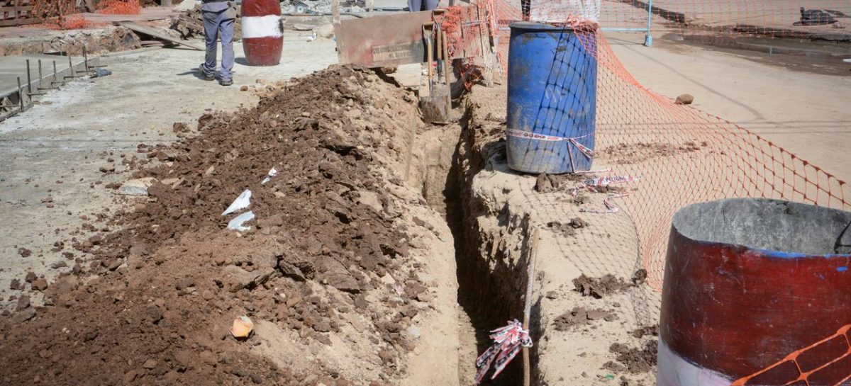 Obras en la calle Rivadavia: la Municipalidad de Escobar y AySA renuevan las cañerías de agua potable