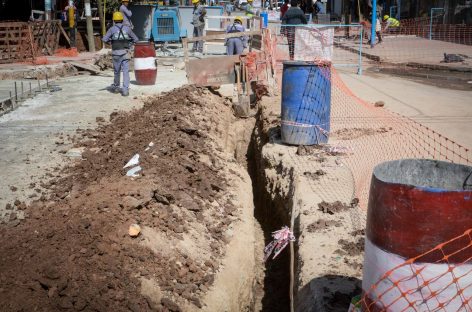 Obras en la calle Rivadavia: la Municipalidad de Escobar y AySA renuevan las cañerías de agua potable
