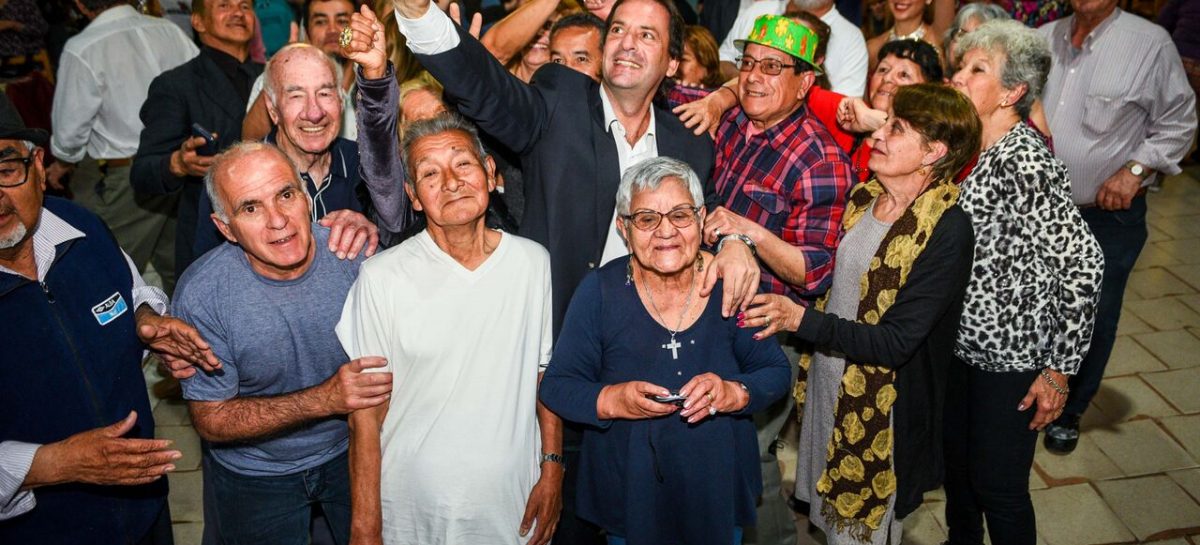 Día del Jubilado: Ariel Sujarchuk participó de los festejos junto a 400 adultos mayores de Escobar