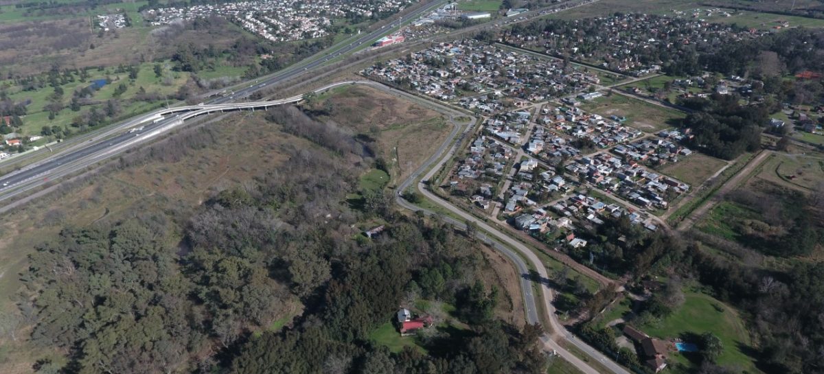 Programa Identidad Escobar: los vecinos le pusieron el nombre “Avenida de Los Lagos” al camino de acceso a los barrios cerrados de la localidad de Belén