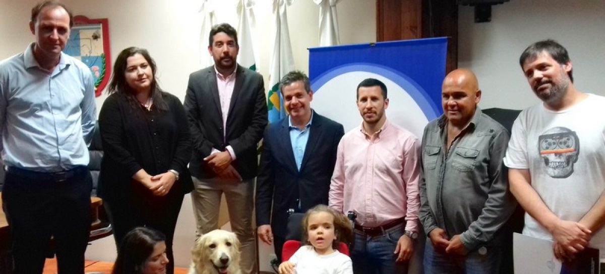 El HCD recibió a Violeta, a su perra asistente y a sus padres; la niña fue víctima de un acto de discriminación en un local comercial de Escobar