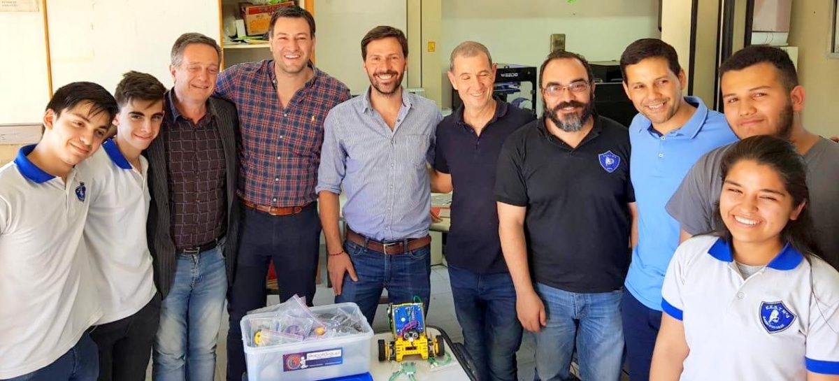 Leandro Costa entregó kits de robótica en la Escuela Técnica 4 junto al Subsecretario de Tecnología e Innovación Fernando Lapolla