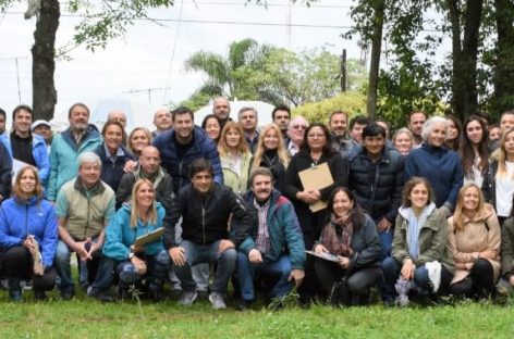 El equipo de Cambiemos Escobar llevó adelante un nuevo timbreo nacional, pese a la lluvia del sábado por la mañana