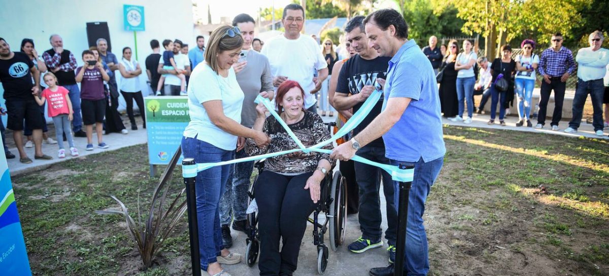 Ariel Sujarchuk inauguró la plaza del barrio El Candil acompañado por los vecinos