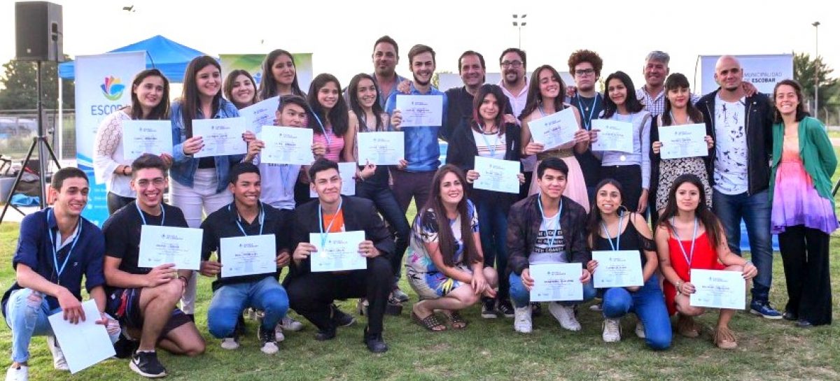 La Escuela de Liderazgo de la Municipalidad de Escobar distinguió a sus 200 egresados