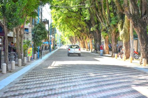 El intendente inauguró la repavimentación de la calle Colón, desde Tapia de Cruz hasta Travi, en el casco céntrico de Belén de Escobar