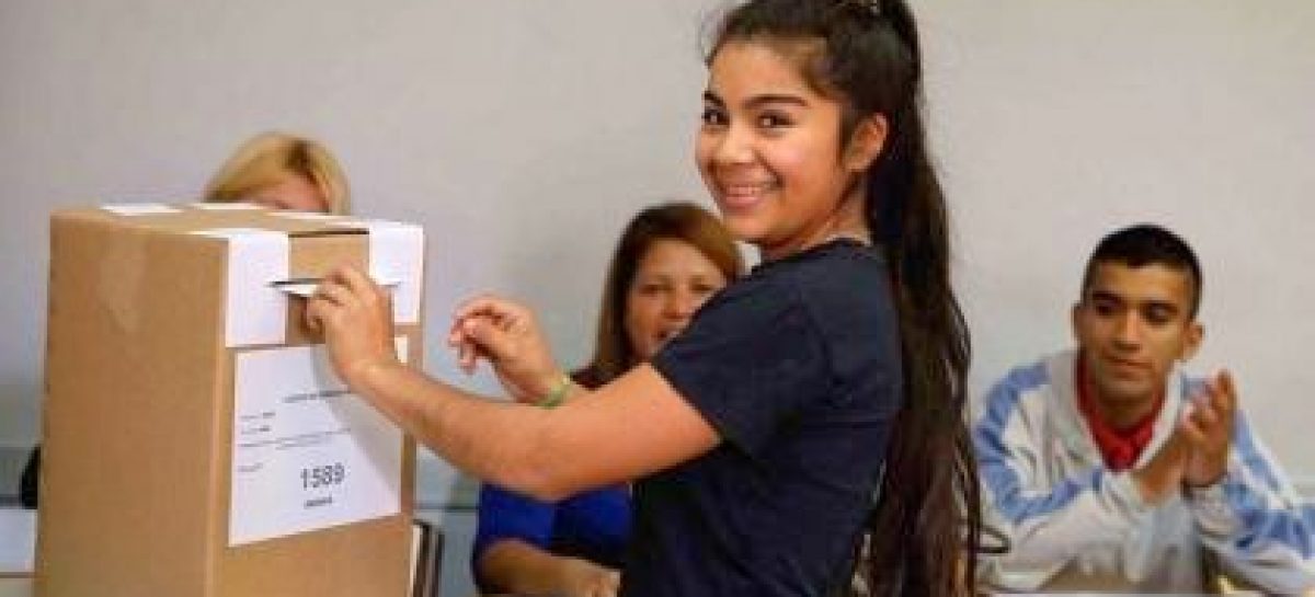 La Defensora del Pueblo de Escobar Rocío Fernández advierte sobre el  Voto Joven