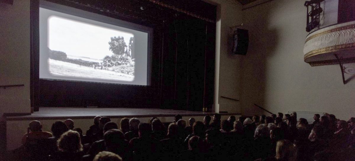 El Teatro Seminari Cine Italia continúa proyectando con entrada libre y gratuita el documental de Felipe Pigna que repasa los 60 años de historia del partido de Escobar