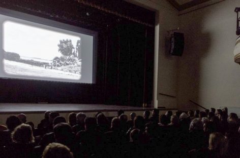 El Teatro Seminari Cine Italia continúa proyectando con entrada libre y gratuita el documental de Felipe Pigna que repasa los 60 años de historia del partido de Escobar