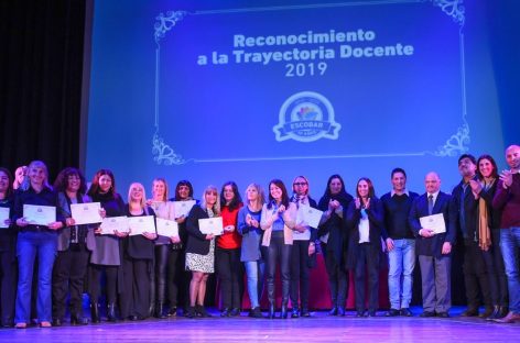 La Municipalidad de Escobar reconoció a 60 docentes del distrito por su trayectoria y compromiso con la educación