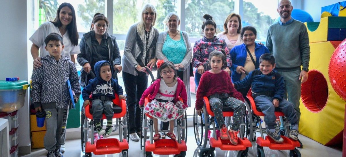 La Municipalidad de Escobar entregó cinco sillas de ruedas a niños y niñas de 3 a 6 años