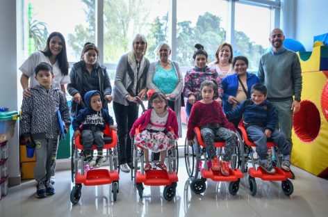 La Municipalidad de Escobar entregó cinco sillas de ruedas a niños y niñas de 3 a 6 años