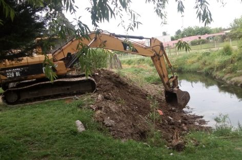 La Municipalidad inició la limpieza del arroyo Garín y el zanjón que desemboca en el arroyo Burgueño en Matheu