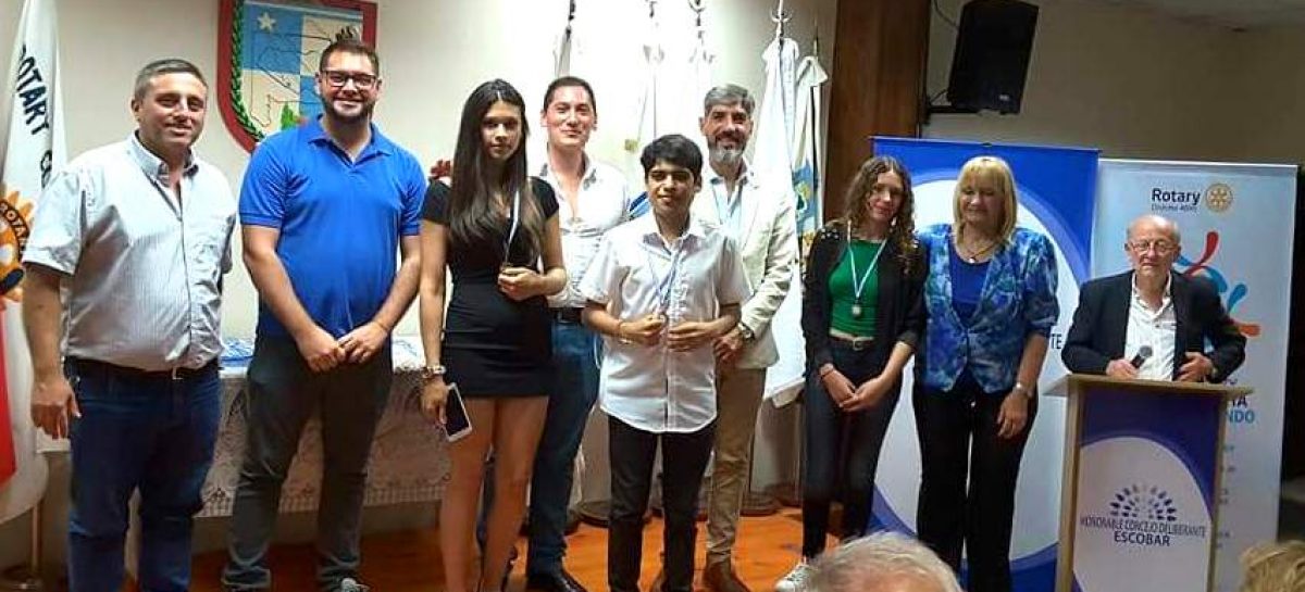 Alumnas y alumnos de escuelas secundarias de Escobar fueron distinguidos en el Concejo Deliberante
