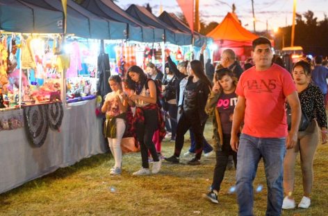 La Municipalidad de Escobar organiza ferias navideñas de emprendedores locales en múltiples espacios públicos del distrito
