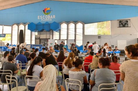 En el primer día de entrega de tarjetas AlimentAR en Escobar, alrededor de 2000 vecinos ya accedieron al beneficio