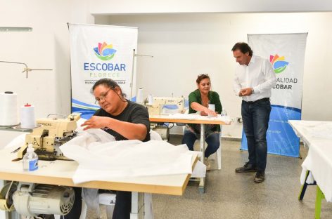 La Municipalidad de Escobar ya fabrica barbijos, alcohol en gel y camisolines quirúrgicos
