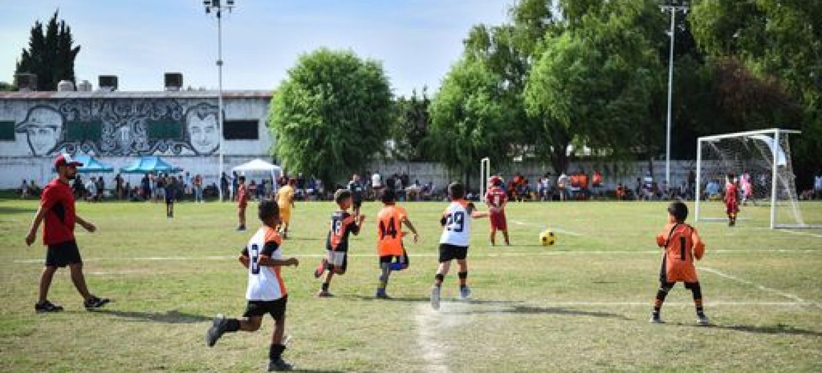 Con más de 100 inscriptos, se inició el curso online de entrenador de fútbol infantil y juvenil