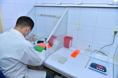 En el nuevo laboratorio del Hospital Municipal Néstor Carlos Kirchner se comenzaron a realizar test diagnósticos de Covid-19