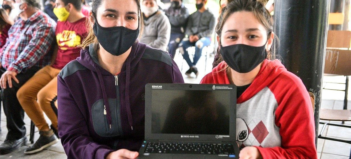 Aprender Conectados: se realizó la primera entrega de netbooks que beneficiará a 1.500 estudiantes del distrito