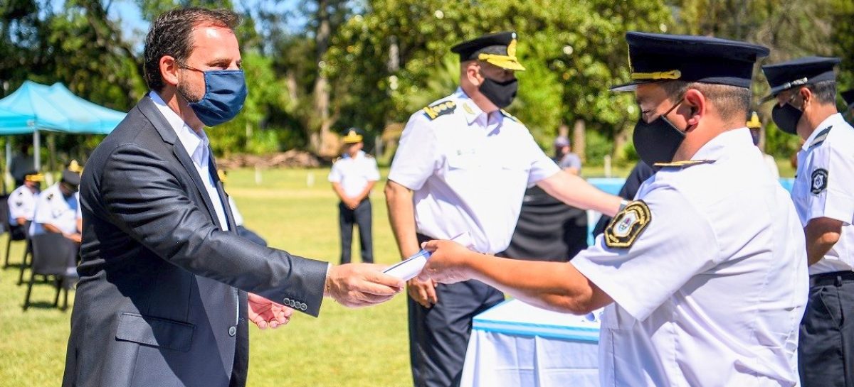 Ariel Sujarchuk entregó distinciones en el acto de celebración del 140º aniversario de la creación de la Policía de la Provincia de Buenos Aires