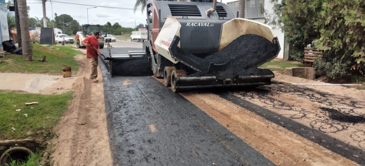 Continúan las obras de bacheo y pavimentación de calles en Loma Verde, Maschwitz, Savio, Belén y Matheu