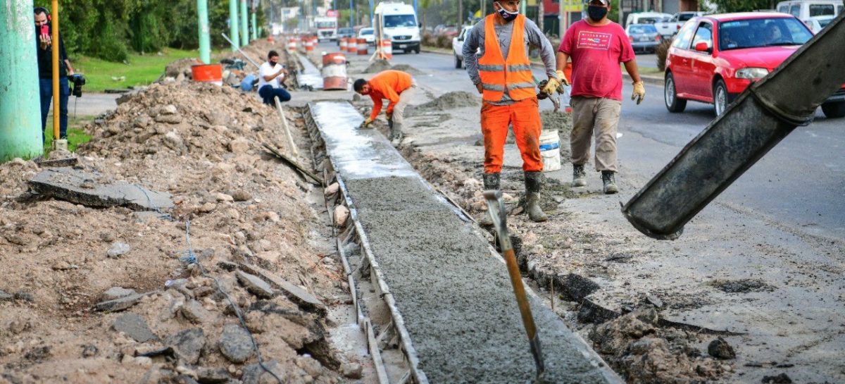 El intendente supervisó obras de tendido de agua potable, la construcción de un paso bajo nivel y la ampliación de un tramo de la Ruta Provincial 25