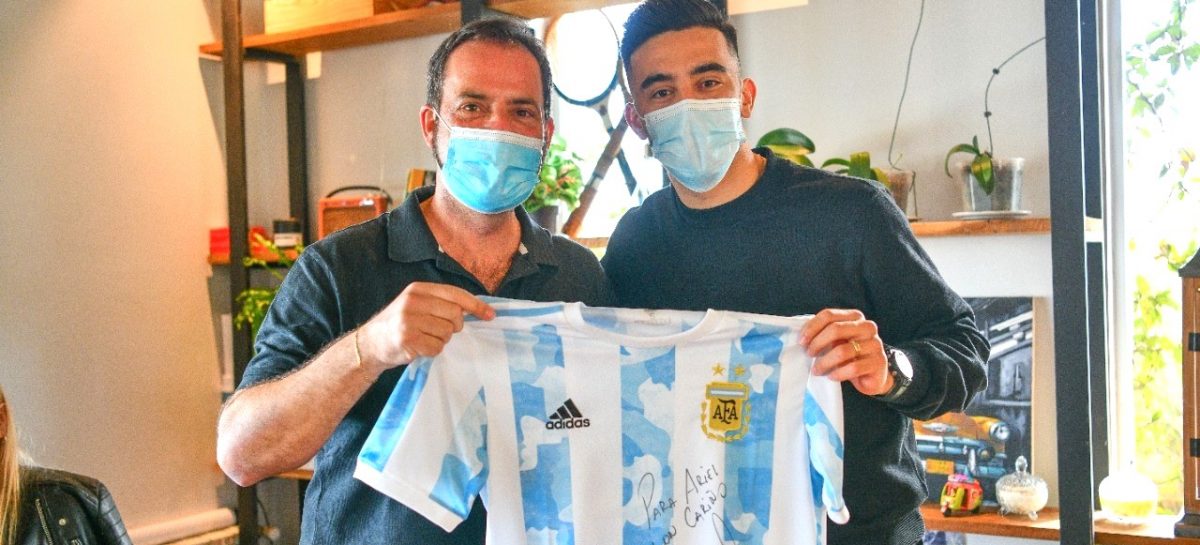 Sujarchuk recibió al futbolista campeón de América Nicolás González, vecino de Escobar; quiere declararlo Ciudadano Destacado del Deporte Nacional e Internacional
