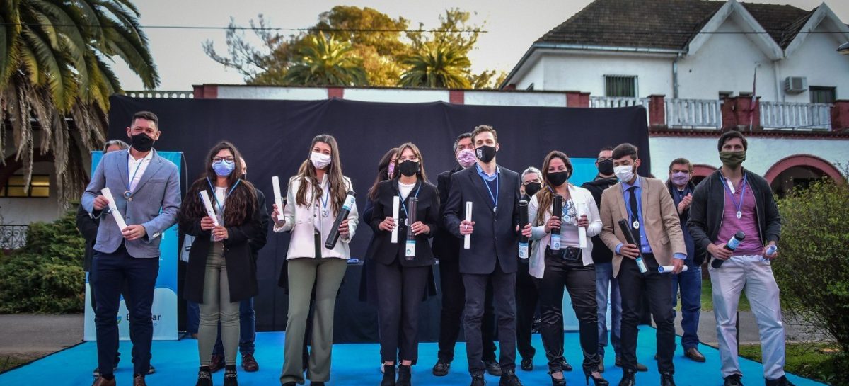 Emotivo acto de entrega de diplomas a 120 egresados y egresadas de diferentes carreras que se cursan en el Polo de Educación Superior de Escobar