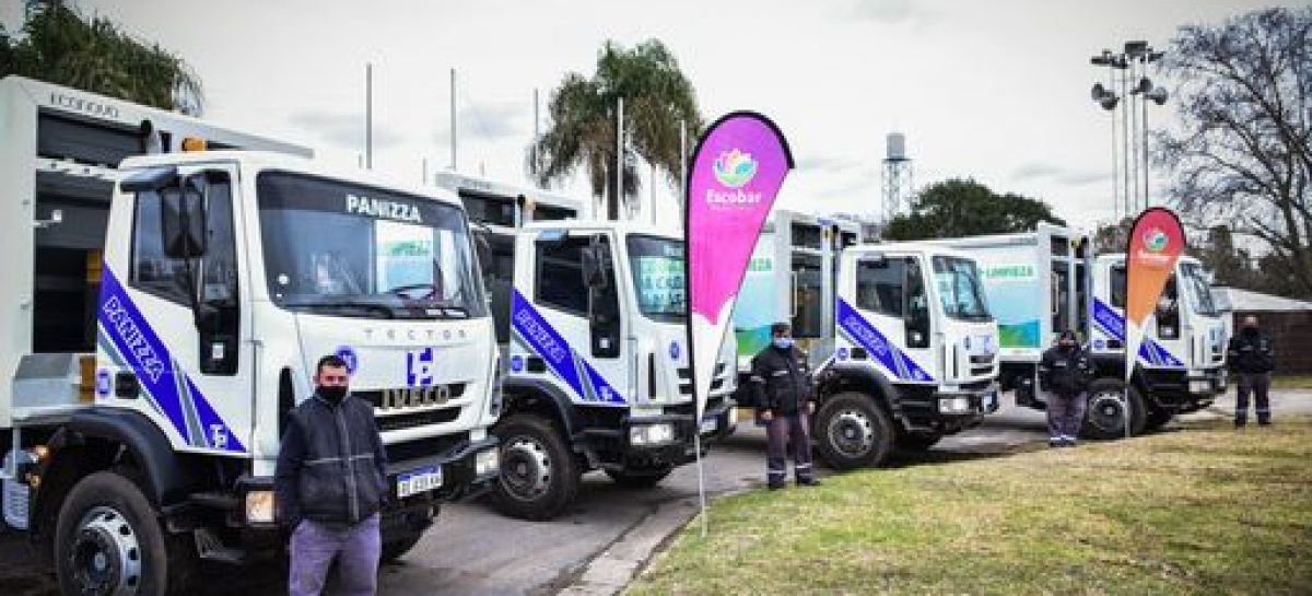 El municipio incorporó nuevos camiones y móviles para mejorar el sistema de recolección de residuos en el distrito