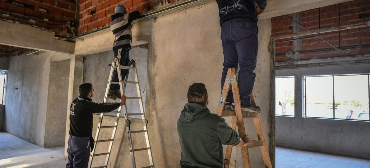 Comenzó la obra para finalizar la Escuela Secundaria 11 Carlos Fuentealba