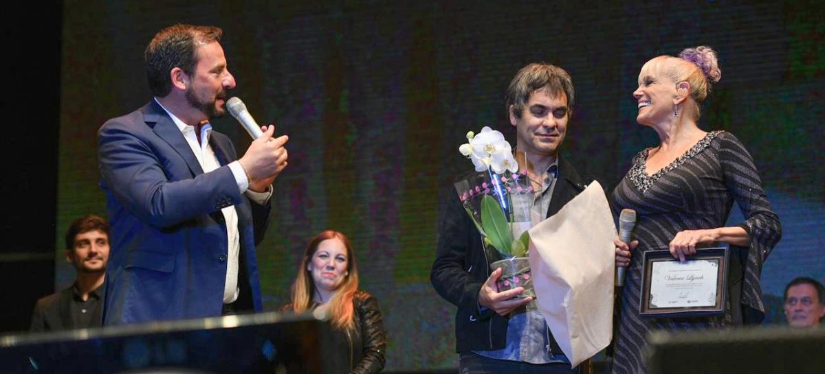 Fiesta Nacional de la Flor: 6.000 personas disfrutaron del concierto de Valeria Lynch en la jornada inaugural