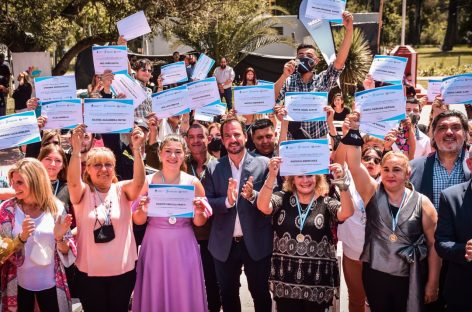 Emotivo acto de egresados de los trabajadores y trabajadoras municipales que finalizaron sus estudios a través del Plan FinEs