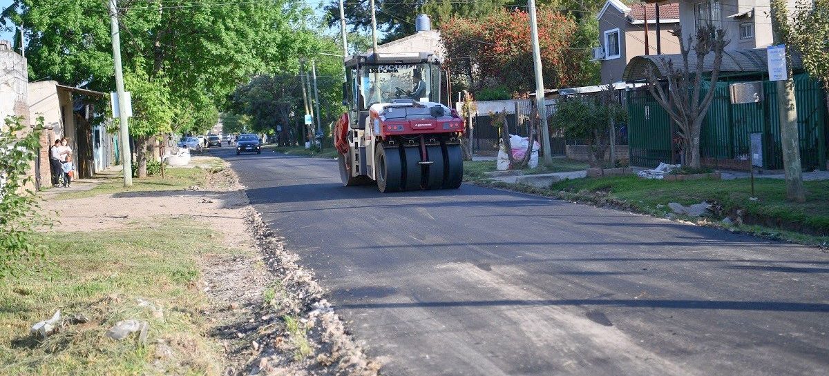 Continúa la pavimentación de las calles Almirante Brown y Eva Perón en Garín